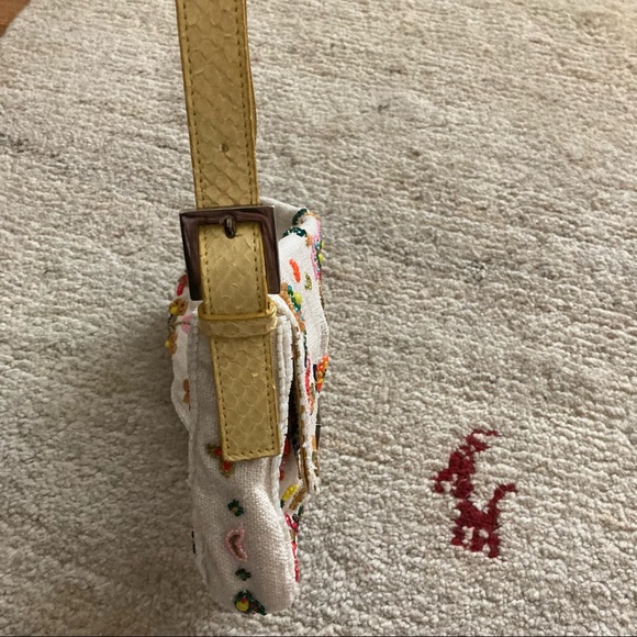 🚫SOLD🚫 AUTH FENDI BEADED COTTON LINEN SNAKE BAGUETTE BAG SEX & THE CITY!! - Picture 15 of 16